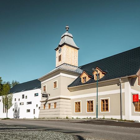 Hotel Zum Glockenturm Marktl Bagian luar foto