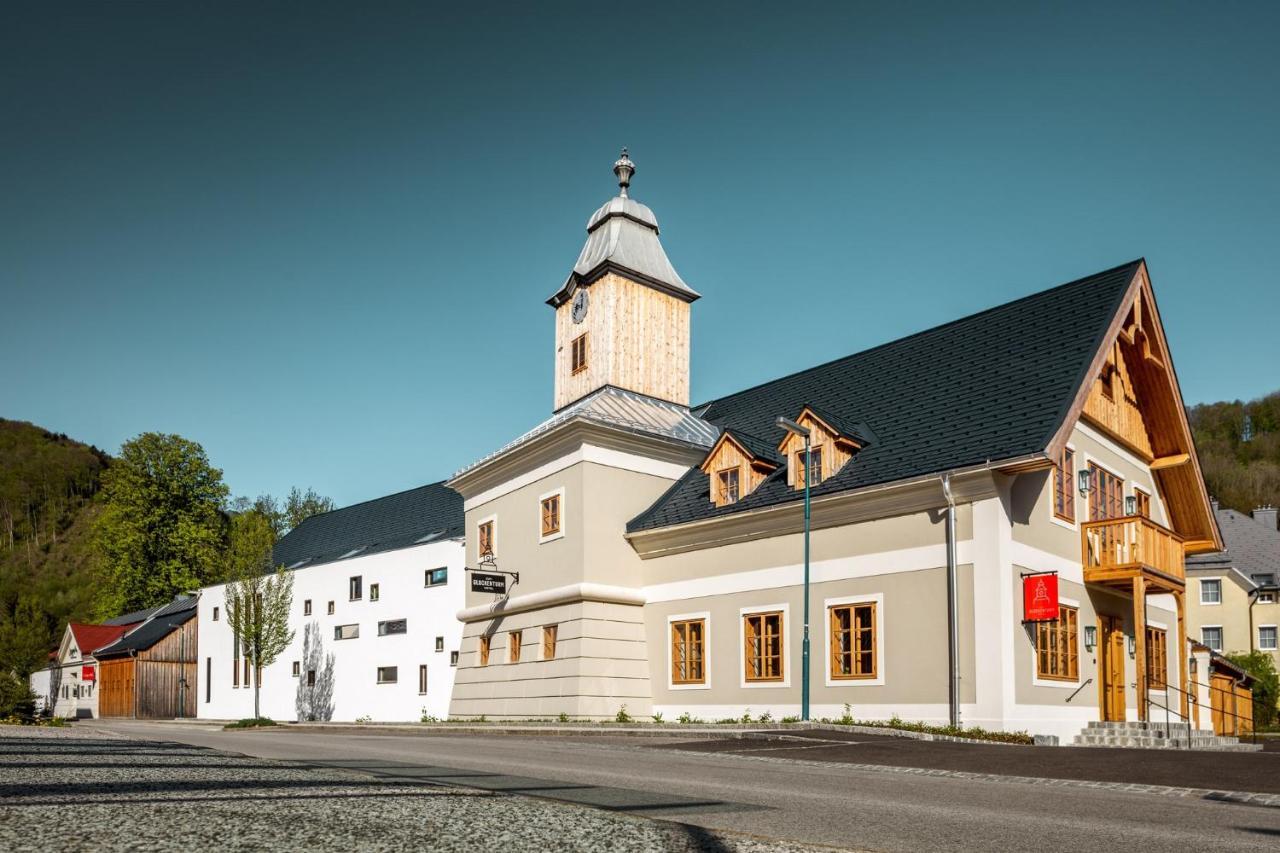 Hotel Zum Glockenturm Marktl Bagian luar foto