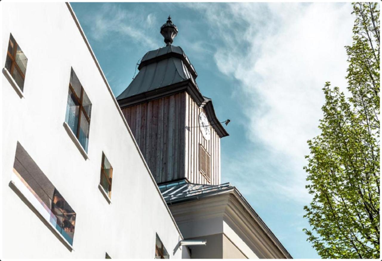 Hotel Zum Glockenturm Marktl Bagian luar foto
